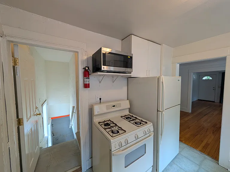 243 W Webster St — Photo 5