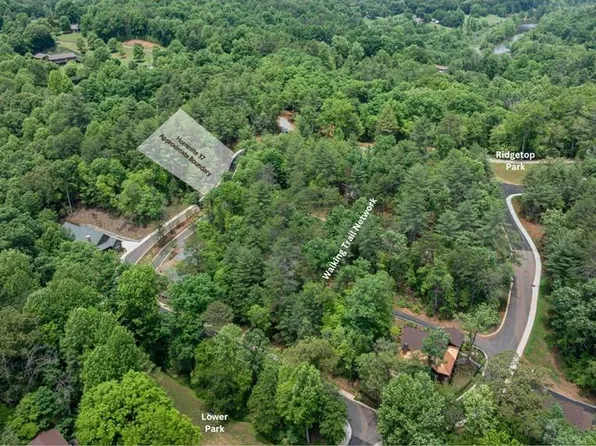 37 Village Cir W, Franklin, NC 28734