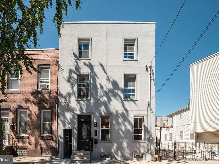 3038 Salmon St — Photo 2