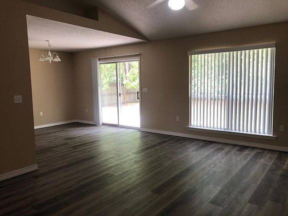 3rd image of 1519 Valparaiso Blvd