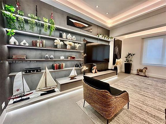 5th image of 2301 Collins Ave #1634/1635