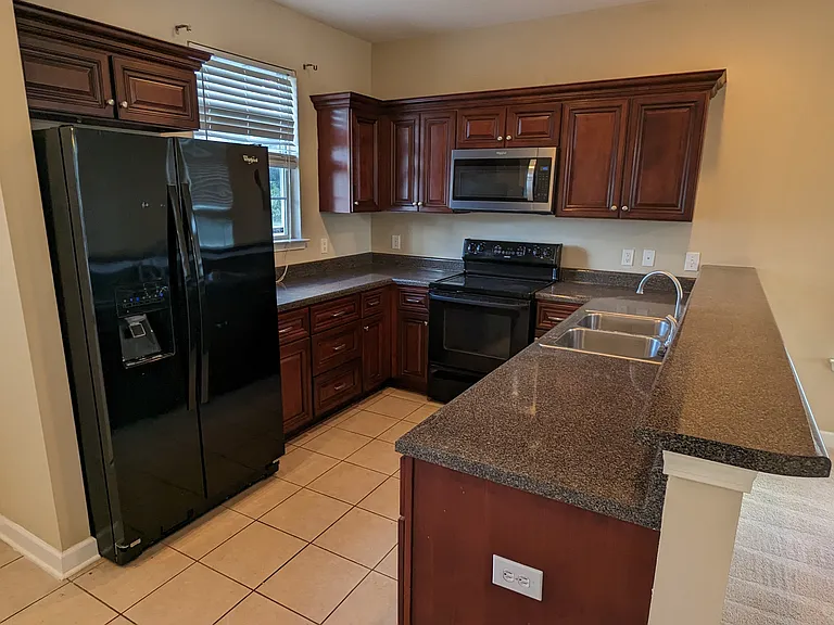 827 Terrell Dr — Photo 4