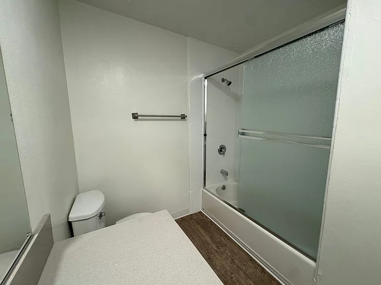 345 N Batavia St — Photo 9