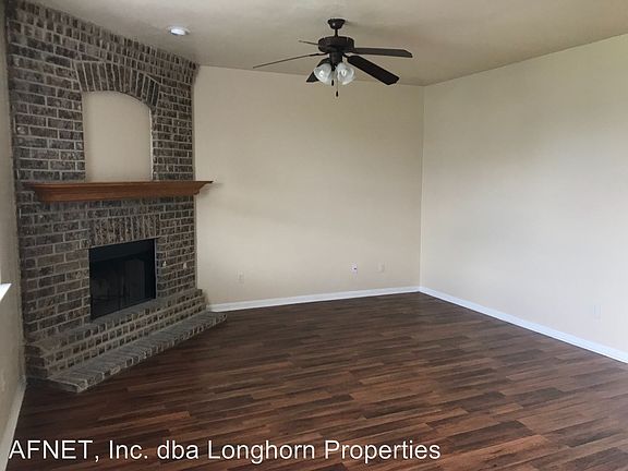3rd image of 211 Crowfoot Dr