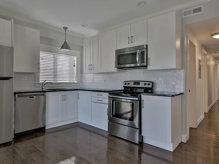 1059 Saratoga St #4 — Photo 10