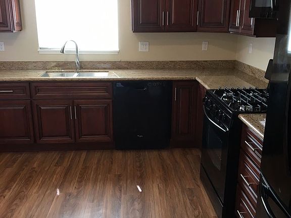 3rd image of 58 Plaza Ct