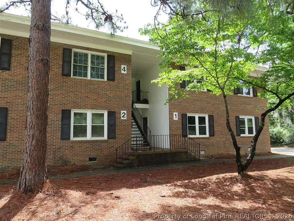 2 bed, 1.0 bath, 900 sqft, $875 — Photo 1