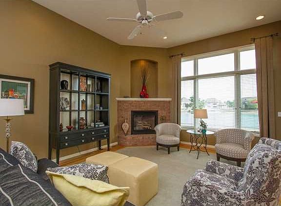 3rd image of 14869 Lake Winds Dr