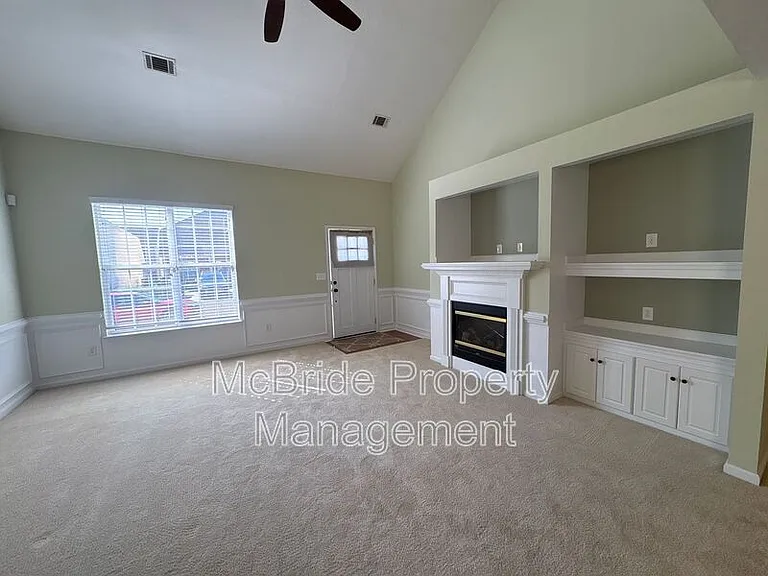 429 Snead Way — Photo 2