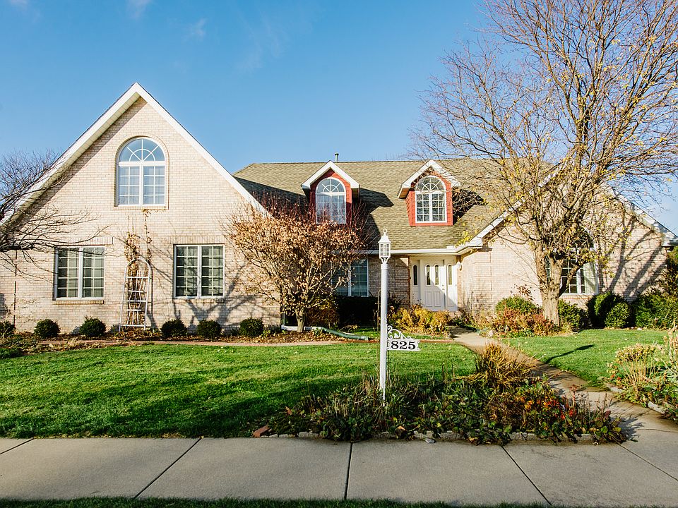 1st image of 825 W Brookforest Dr