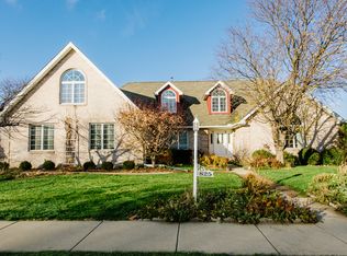825 W Brookforest Dr, Peoria, IL 61615