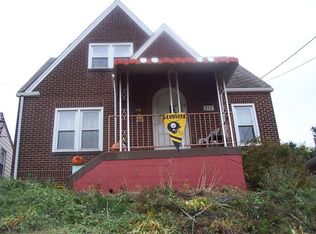 212 Hillcrest Rd, Weirton, WV 26062