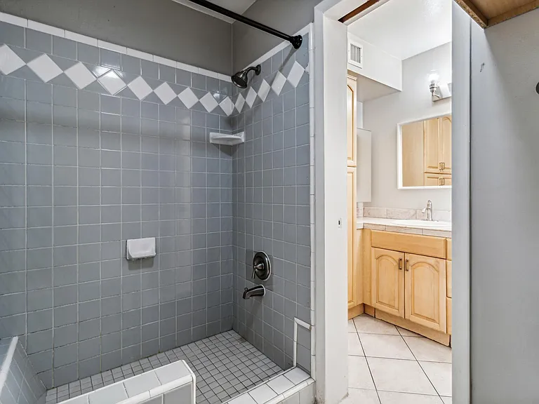 3039 W Glenn Dr — Photo 16