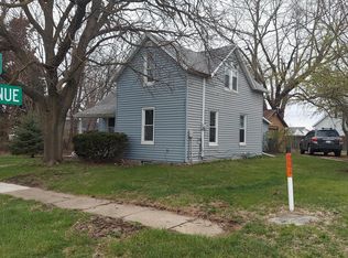 1804 17th St, Viola, IL 61486