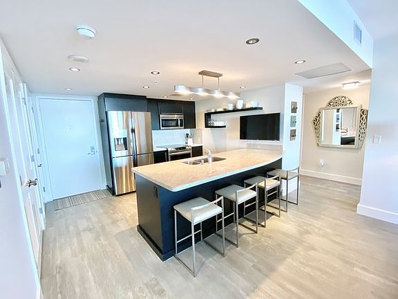 3rd image of 665 NE 25th St APT 1403