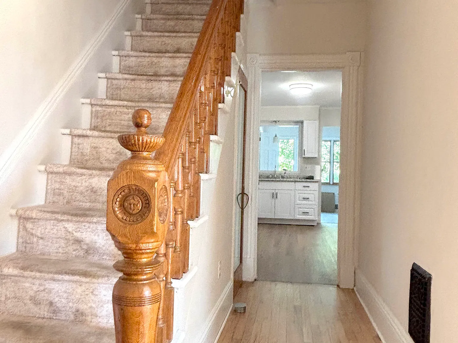 3 bed, 1.5 bath, 1650 sqft, $2,725 — Photo 2