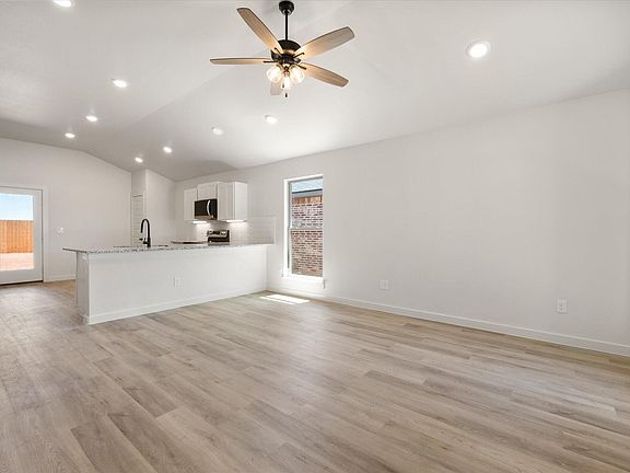 4th image of 2406 Bryan Ave