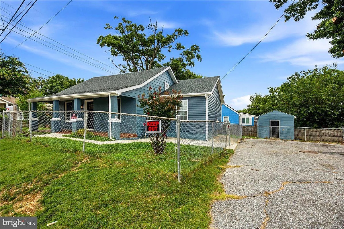 4 bed, 2.0 bath, 1365 sqft, $3,000 — Photo 3