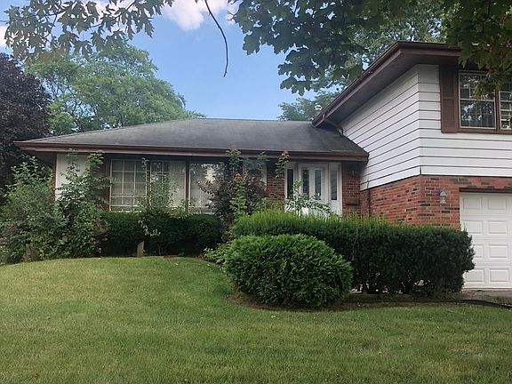 2nd image of 15929 Woodlawn East Ave