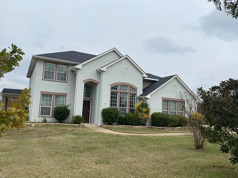 2920 Pinehurst Ln — Photo 1