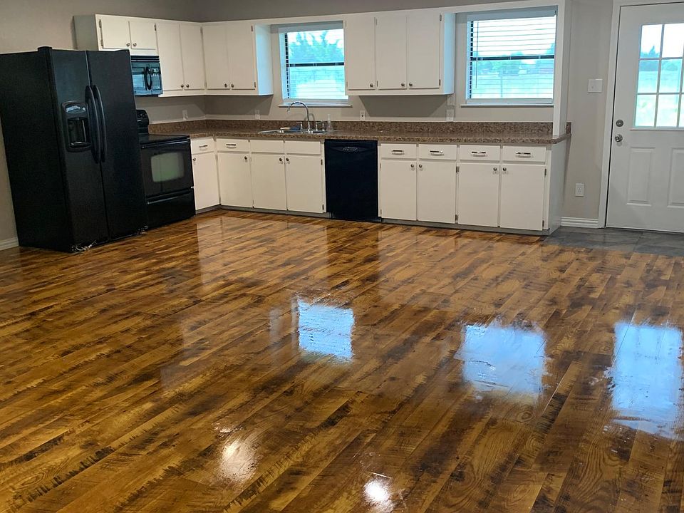 Kitchen view from entry way.