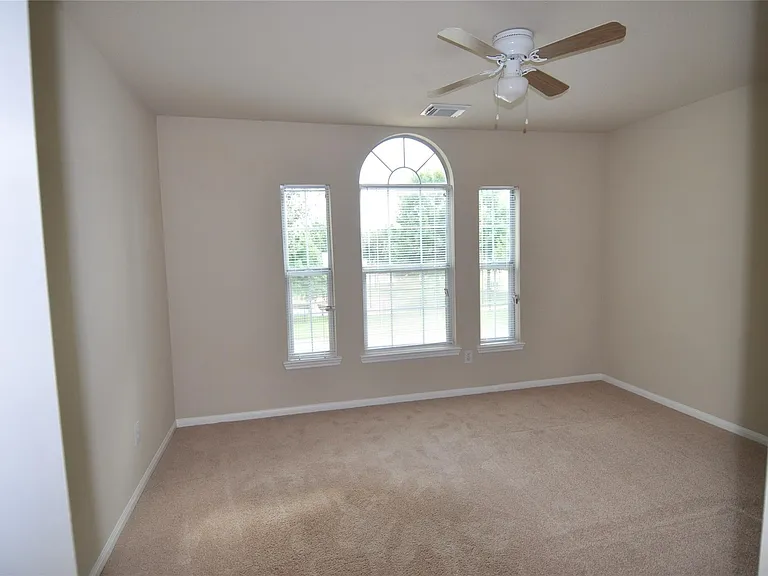5823 Ridgebluff Ln — Photo 15