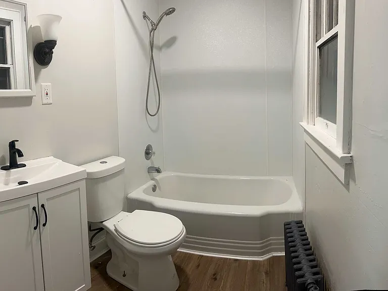 233 Lester Ave #2R — Photo 4