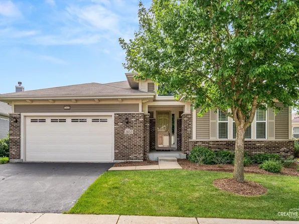 2832 Chevy Chase Ln, Naperville, IL 60564