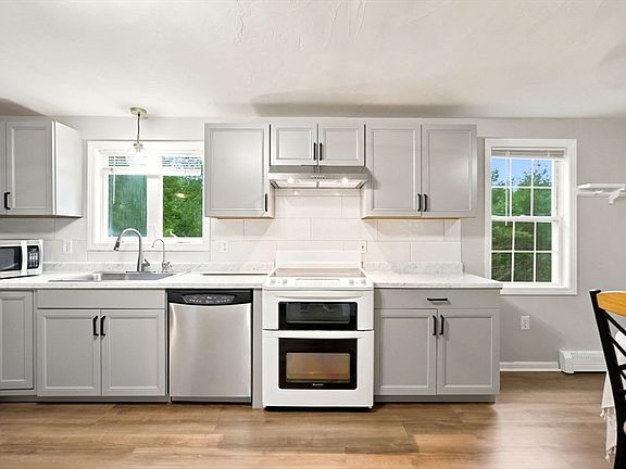 5th image of 11 Elmwood Dr
