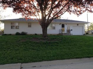304 S 8th St, Winterset, IA 50273