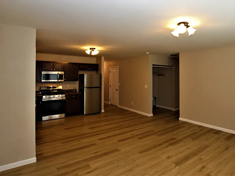 25 Joan Dr #B — Photo 4
