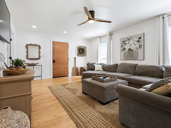 3rd image of 35W532 Hillcrest Ave