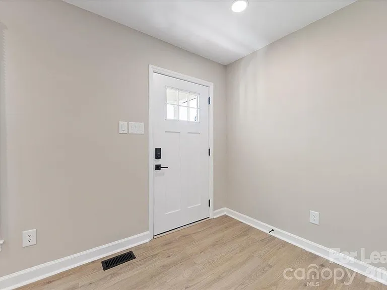 4706 Walden Ct — Photo 6