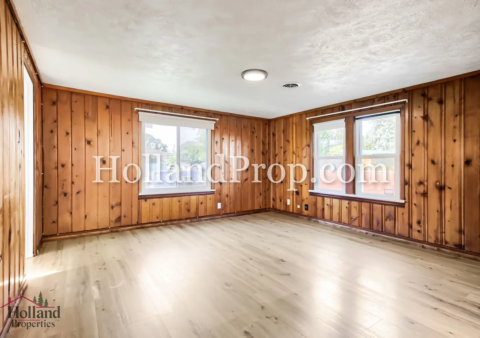 Welcome Home to Your Perfect Hillsboro Retreat! — Photo 3