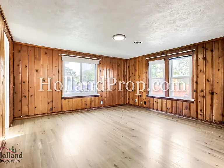1105 NE Lincoln St — Photo 3