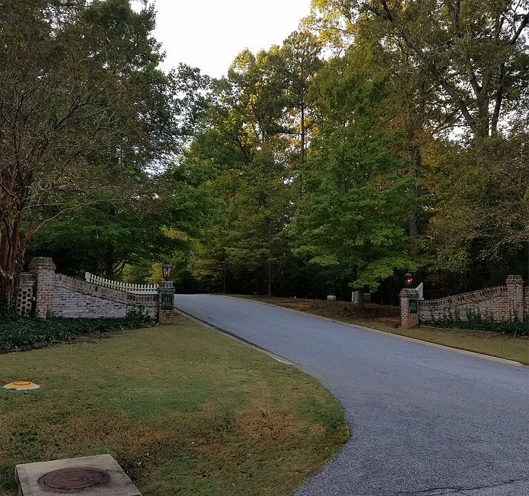 2nd image of 102 Ivy Hall Ln
