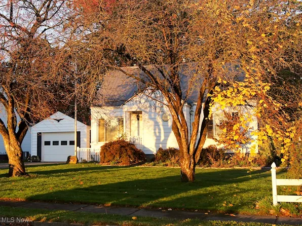 266 35th St SW, Barberton, OH 44203