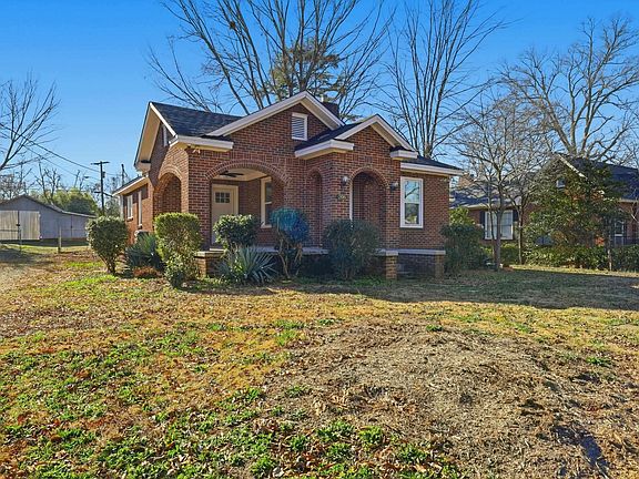 2nd image of 208 Cater St