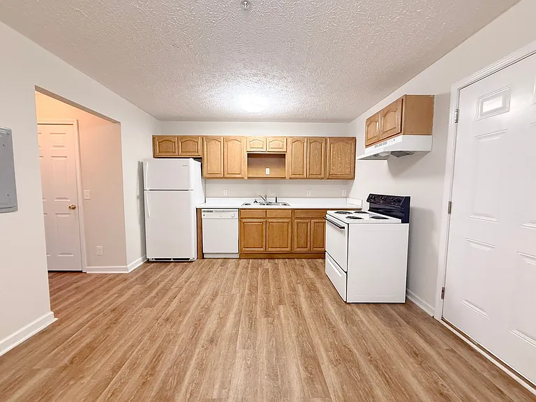1320 Carolina Ave — Photo 6