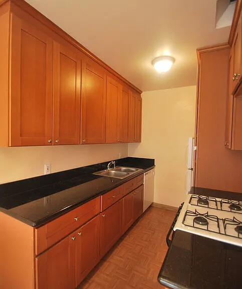 325 N Palm Dr #E — Photo 9