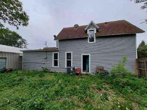 3rd image of 414 S Elm St