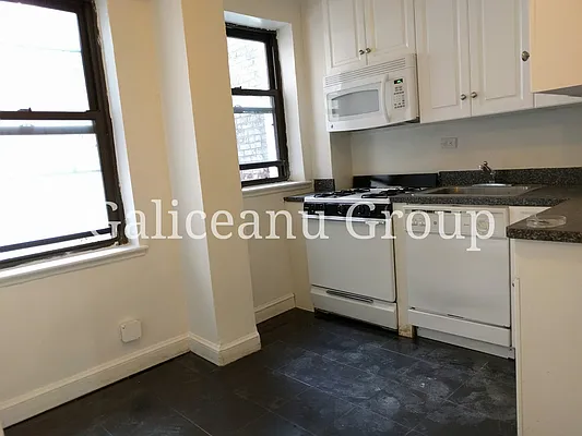 Rented by Lexington Real Estate Group | media 34