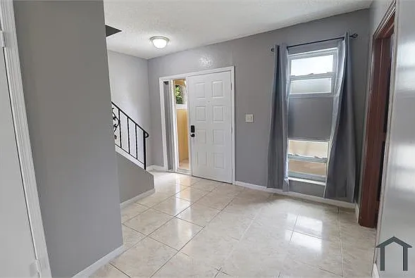 4 bed, $3,667 — Photo 4