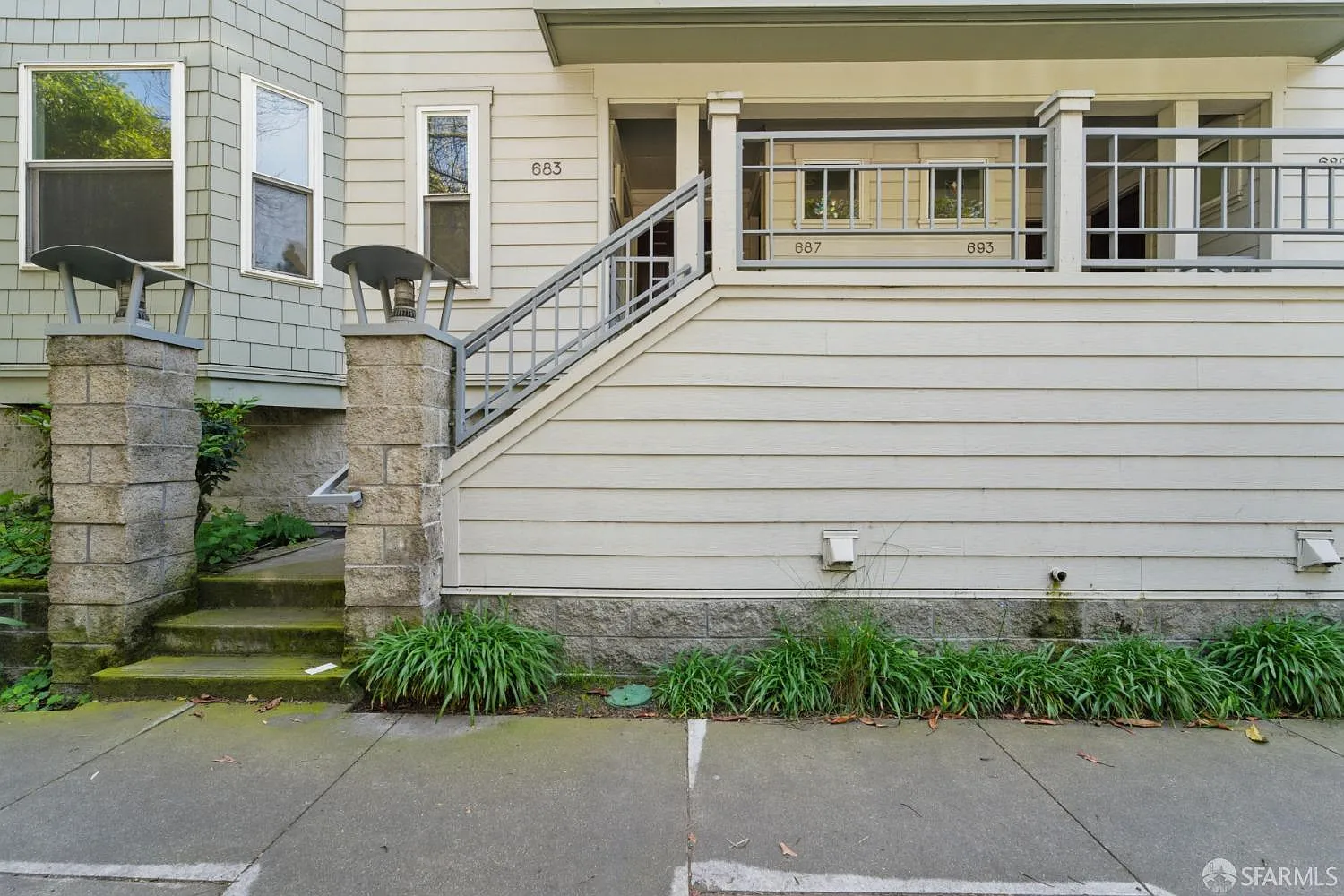 683 Frederick St photo 1