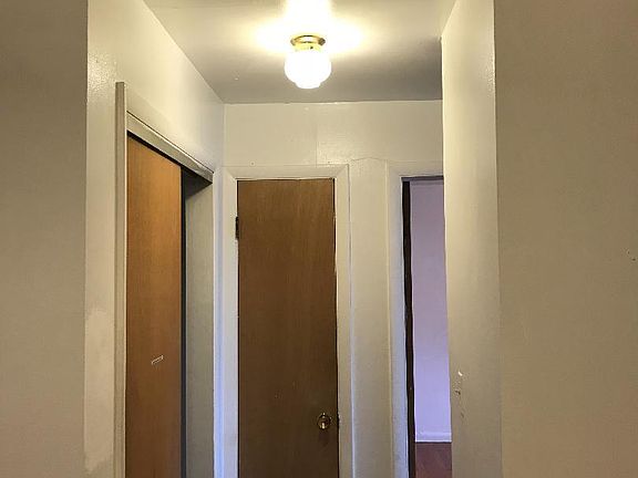 5th image of 6116 N Hermitage Ave APT 5