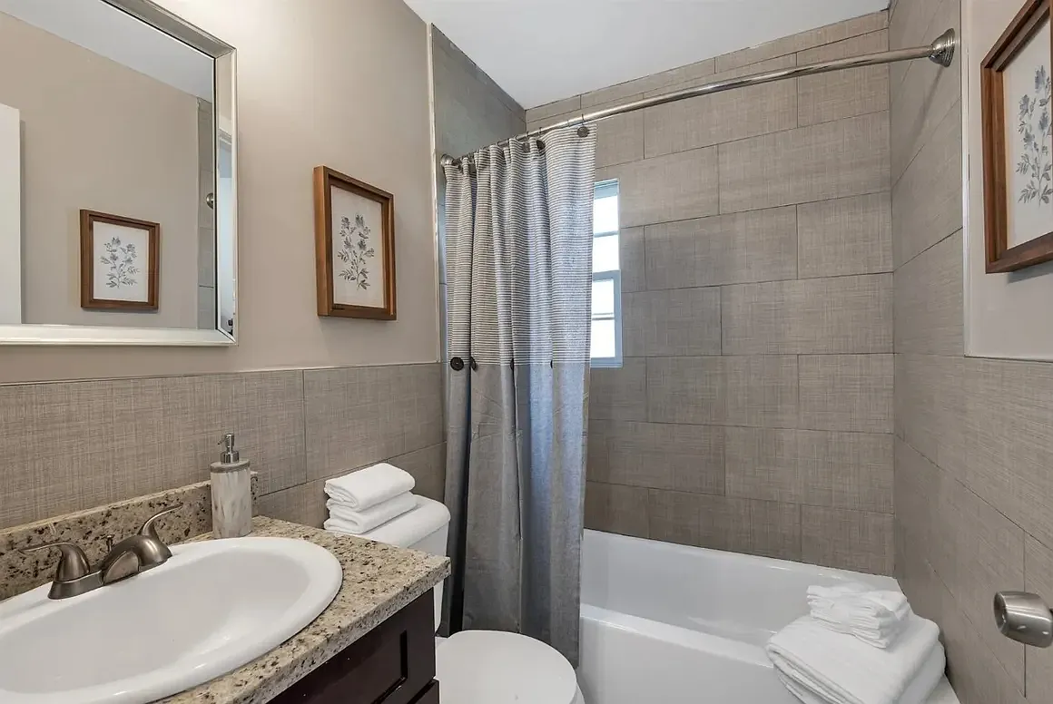 The Larchmont Estates — Photo 3