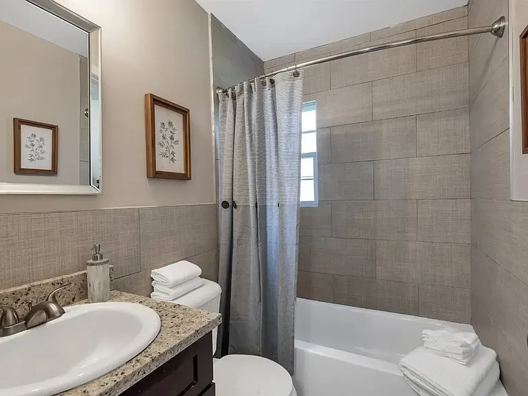 The Larchmont Estates — Photo 3