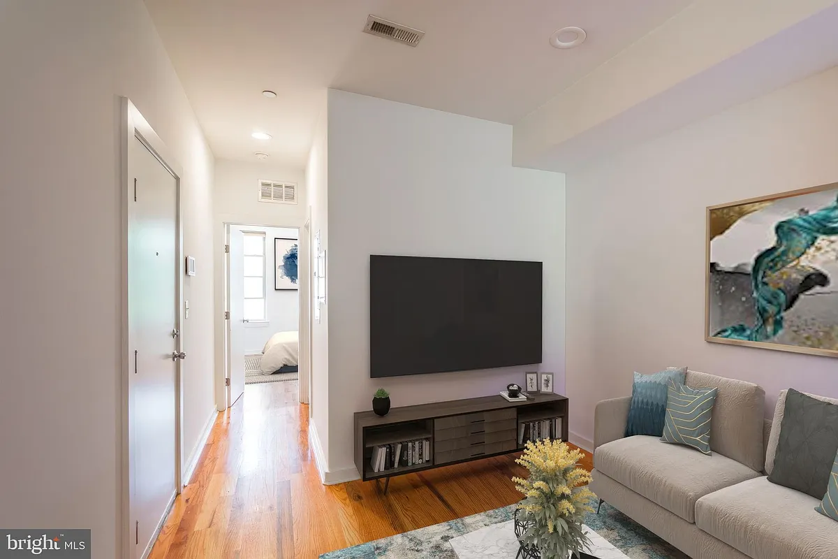 Building Photo - 1642 N Marshall St #2