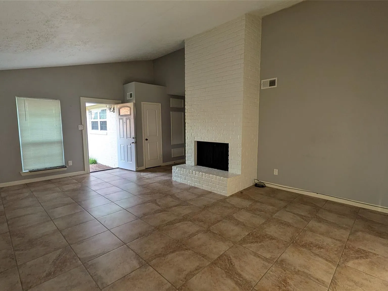3 bed, 2.0 bath, 1650 sqft, $1,700 — Photo 4