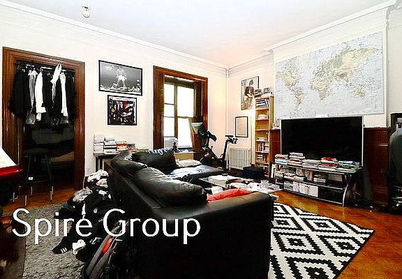 2nd image of 47 W 73rd St APT 2R